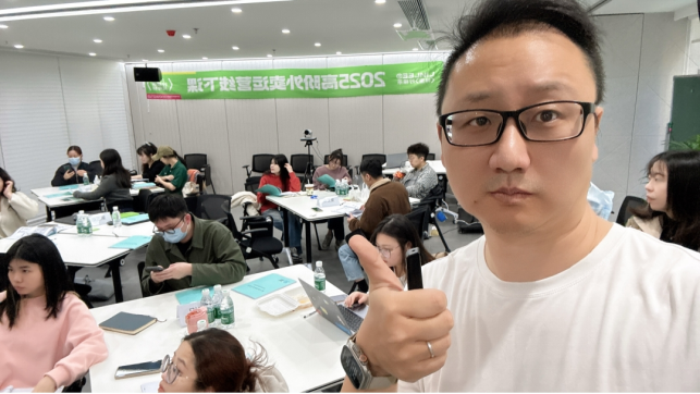 【万字复盘】2025外卖年终大复盘:平台打成鼻青脸肿,你的店还活着吗?文章配图